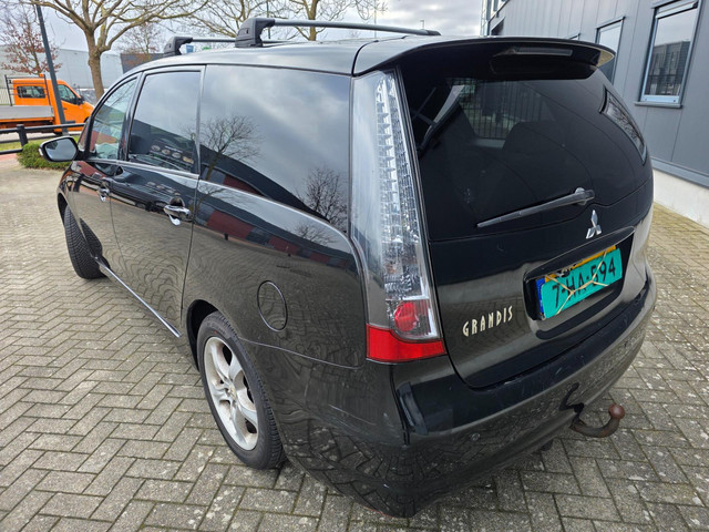Mitsubishi Grandis 2005 foto 12