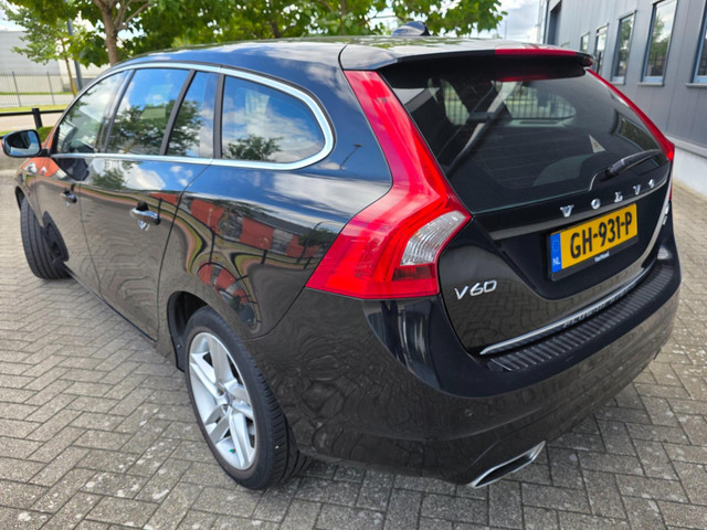 Volvo V60 2015 foto 13